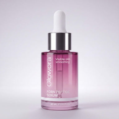 Roze PDRN Peptide Serum druppelflesje met pipet op lichte achtergrond