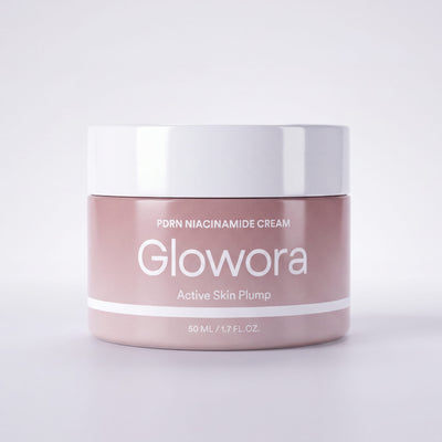 Roze pot PDRN Niacinamide Crème met witte deksel op lichte achtergrond