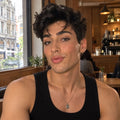 Leon, make-up artist