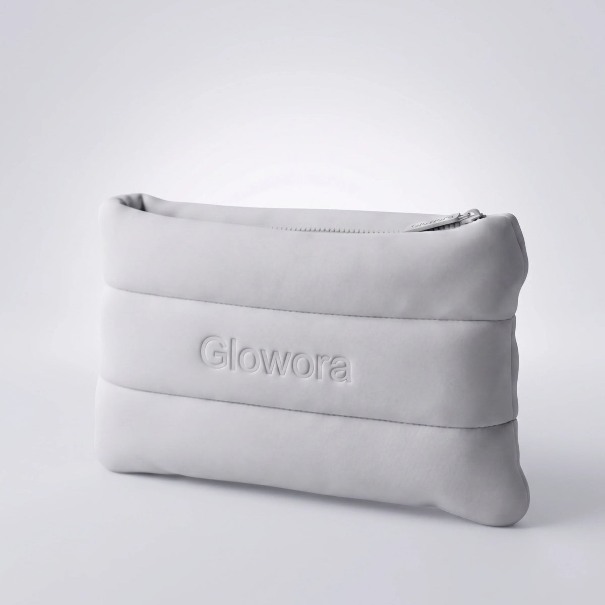 Lichtgrijze gewatteerde Glowora Ritual Pouch met rits en reliëflogo